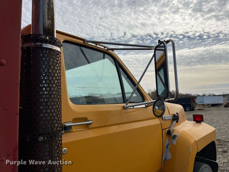 image for item LD9834 1987 Ford FT8000  grain truck
