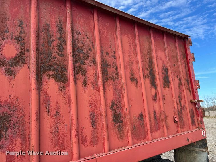 image for item LD9834 1987 Ford FT8000  grain truck