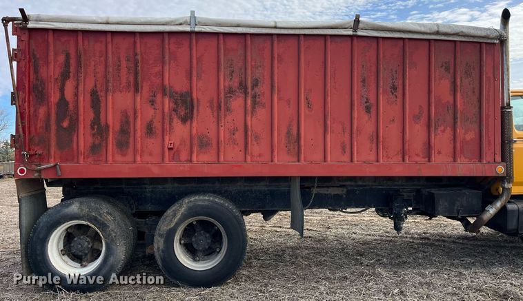 image for item LD9834 1987 Ford FT8000  grain truck