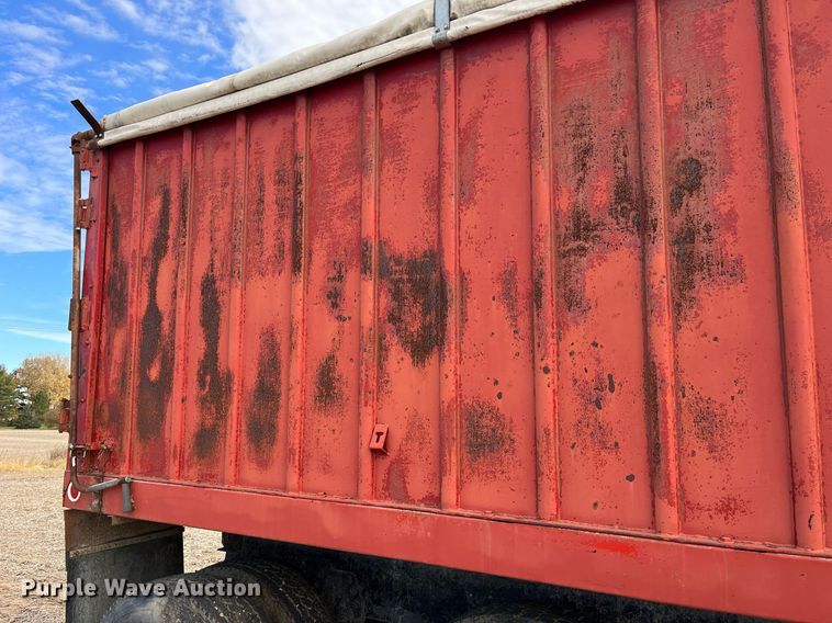 image for item LD9834 1987 Ford FT8000  grain truck