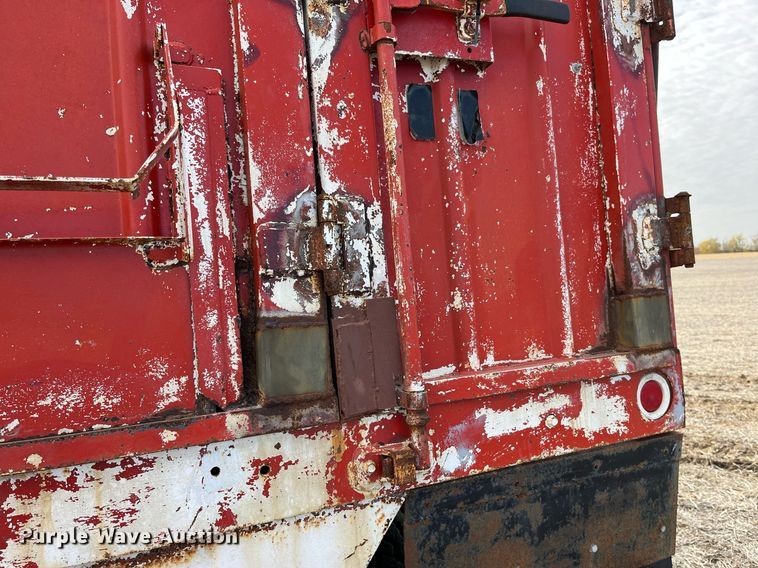 image for item LD9834 1987 Ford FT8000  grain truck