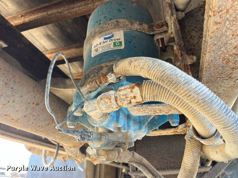 image for item LD9834 1987 Ford FT8000  grain truck