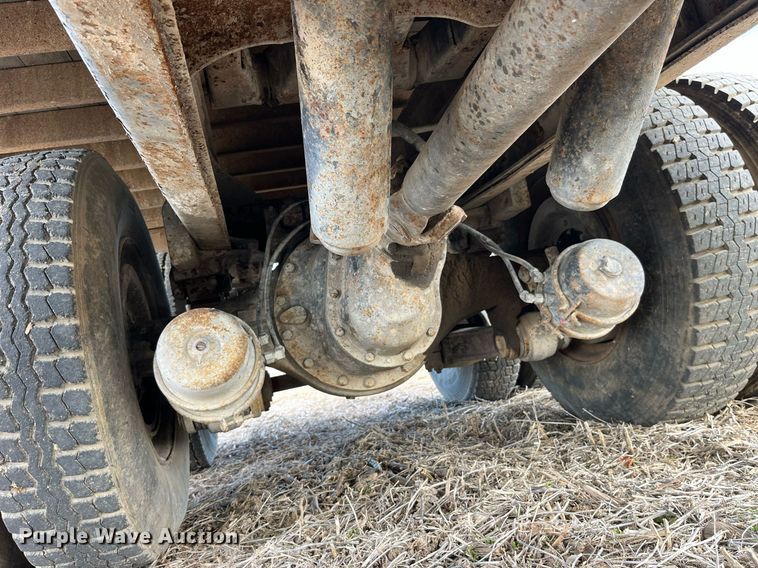 image for item LD9834 1987 Ford FT8000  grain truck