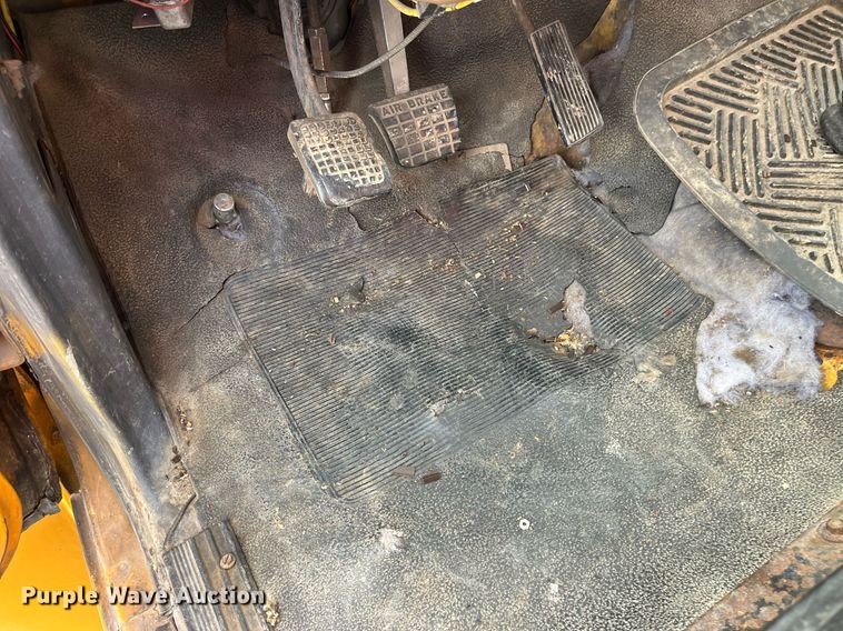 image for item LD9834 1987 Ford FT8000  grain truck