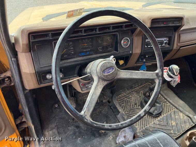 image for item LD9834 1987 Ford FT8000  grain truck