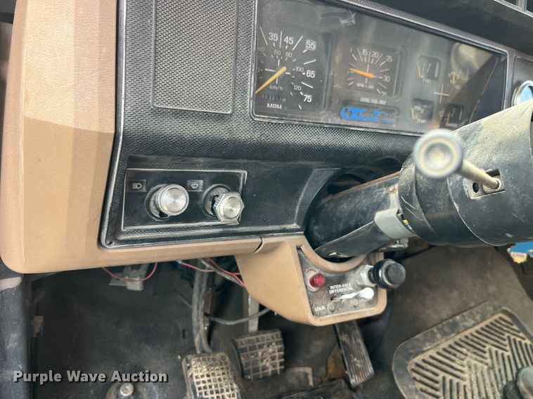 image for item LD9834 1987 Ford FT8000  grain truck