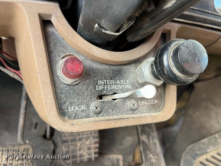 image for item LD9834 1987 Ford FT8000  grain truck