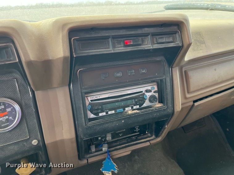 image for item LD9834 1987 Ford FT8000  grain truck