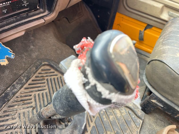 image for item LD9834 1987 Ford FT8000  grain truck