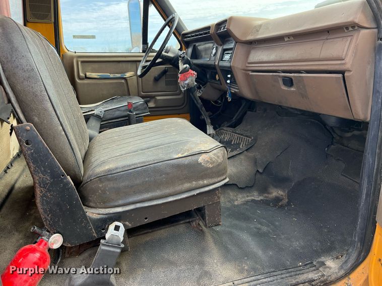 image for item LD9834 1987 Ford FT8000  grain truck