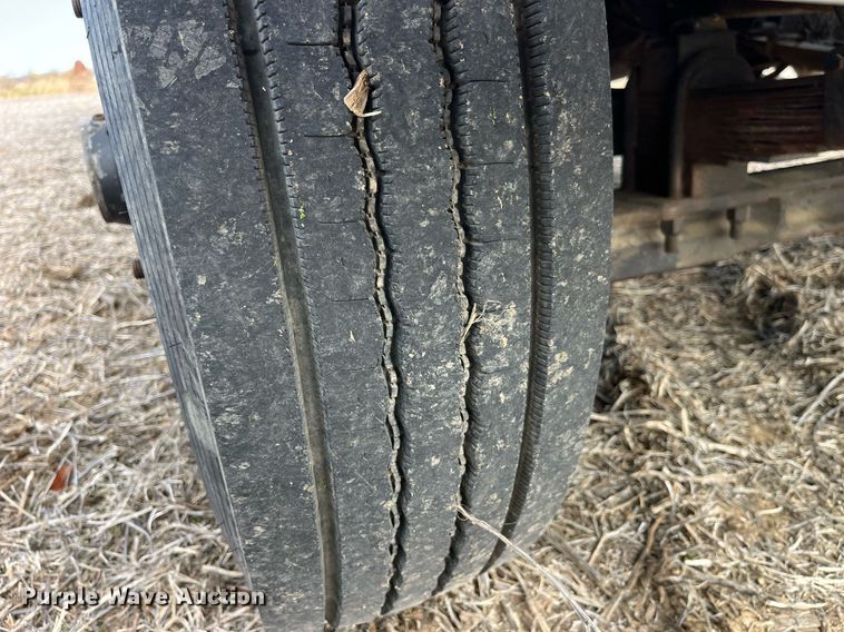 image for item LD9834 1987 Ford FT8000  grain truck