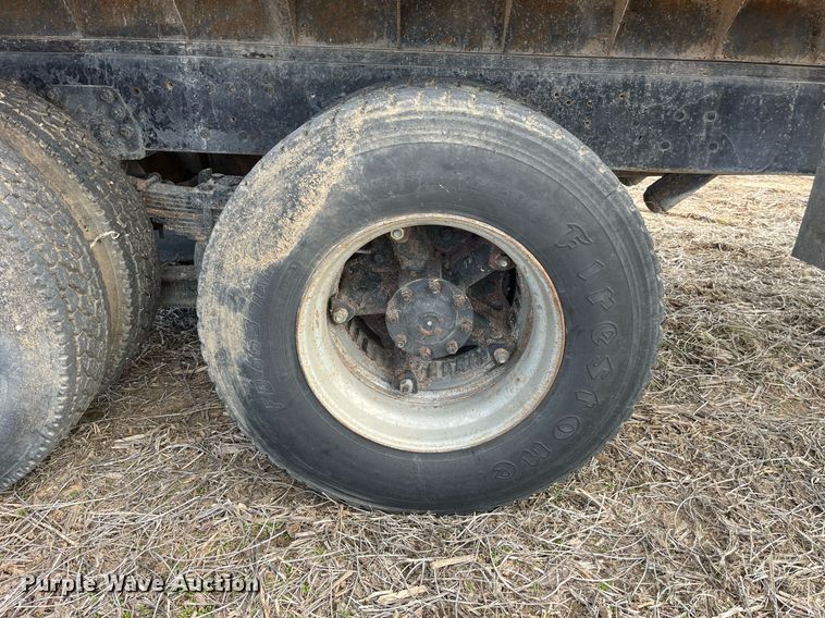 image for item LD9834 1987 Ford FT8000  grain truck