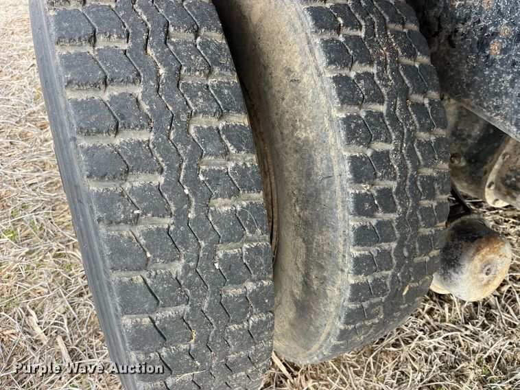 image for item LD9834 1987 Ford FT8000  grain truck