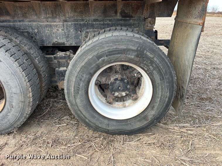 image for item LD9834 1987 Ford FT8000  grain truck