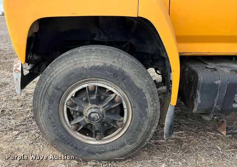 image for item LD9834 1987 Ford FT8000  grain truck