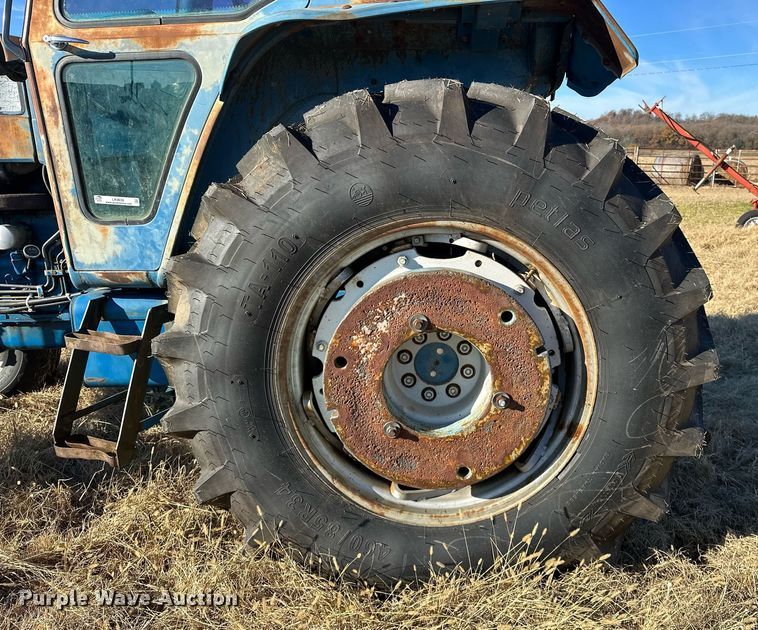 image for item LK9638 1979 Ford 7700  tractor