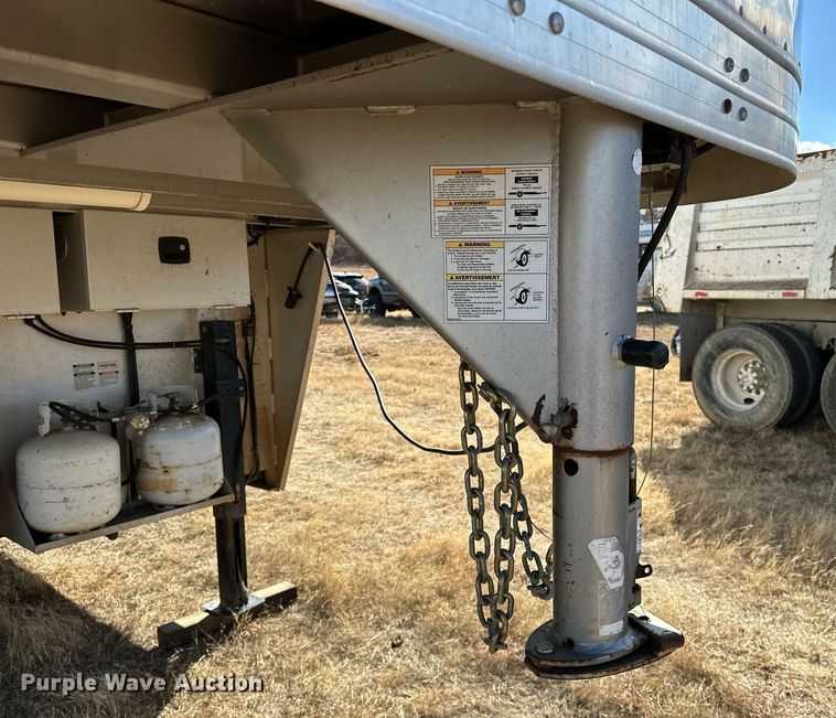 image for item LK9658 2015 Exiss STC837LQ  horse trailer