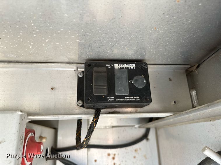 image for item LK9658 2015 Exiss STC837LQ  horse trailer