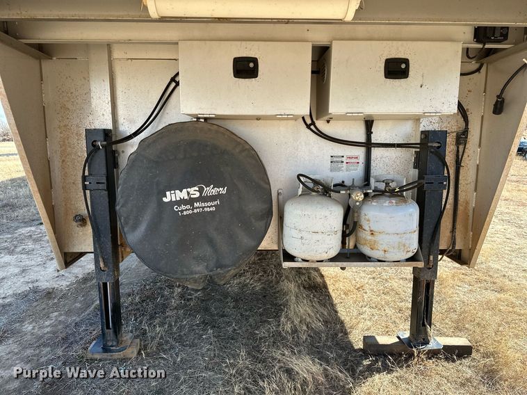 image for item LK9658 2015 Exiss STC837LQ  horse trailer