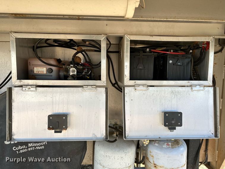 image for item LK9658 2015 Exiss STC837LQ  horse trailer