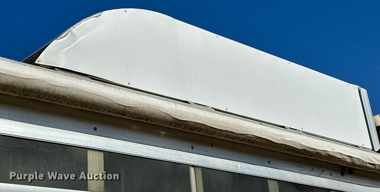 image for item LK9658 2015 Exiss STC837LQ  horse trailer