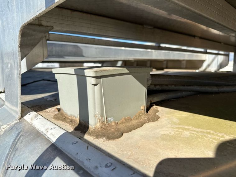 image for item LK9658 2015 Exiss STC837LQ  horse trailer