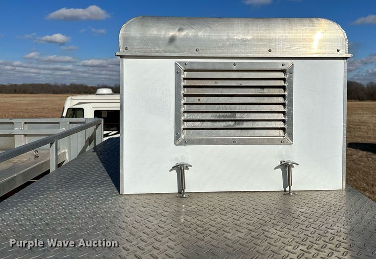 image for item LK9658 2015 Exiss STC837LQ  horse trailer