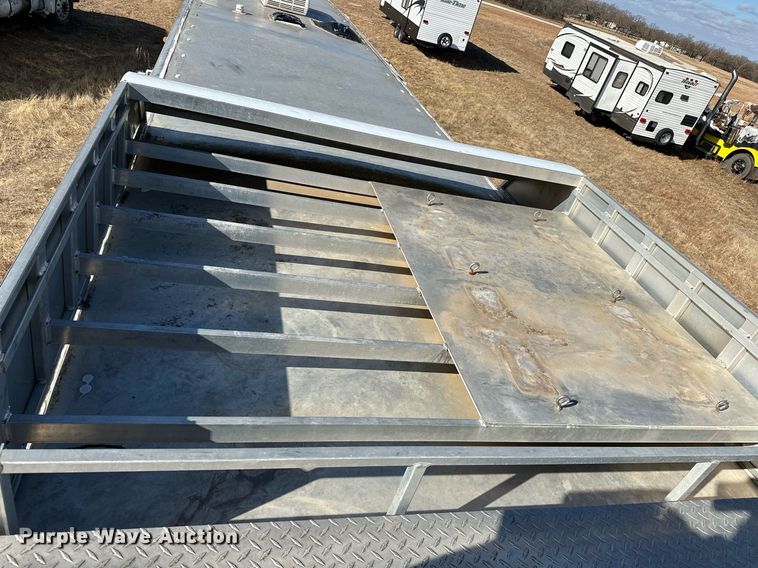 image for item LK9658 2015 Exiss STC837LQ  horse trailer