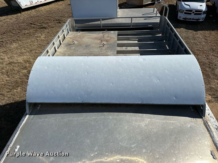 image for item LK9658 2015 Exiss STC837LQ  horse trailer