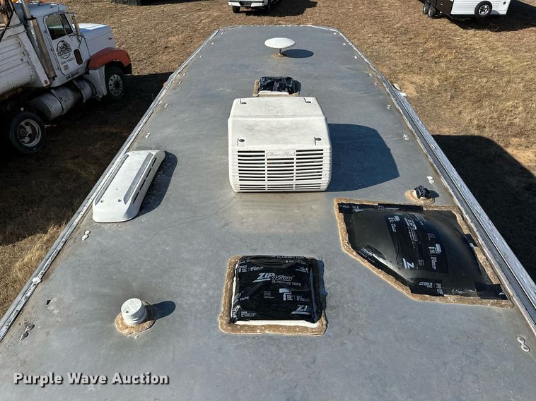 image for item LK9658 2015 Exiss STC837LQ  horse trailer