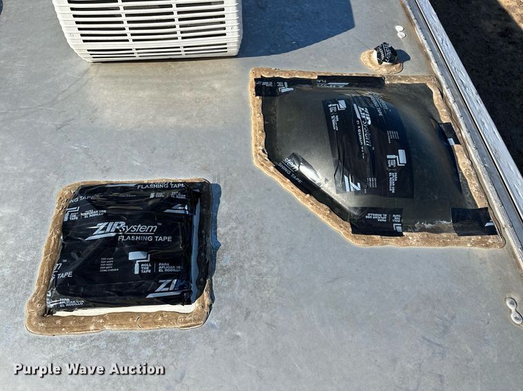 image for item LK9658 2015 Exiss STC837LQ  horse trailer