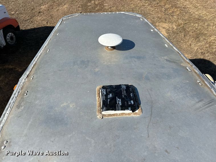 image for item LK9658 2015 Exiss STC837LQ  horse trailer