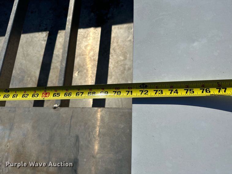 image for item LK9658 2015 Exiss STC837LQ  horse trailer