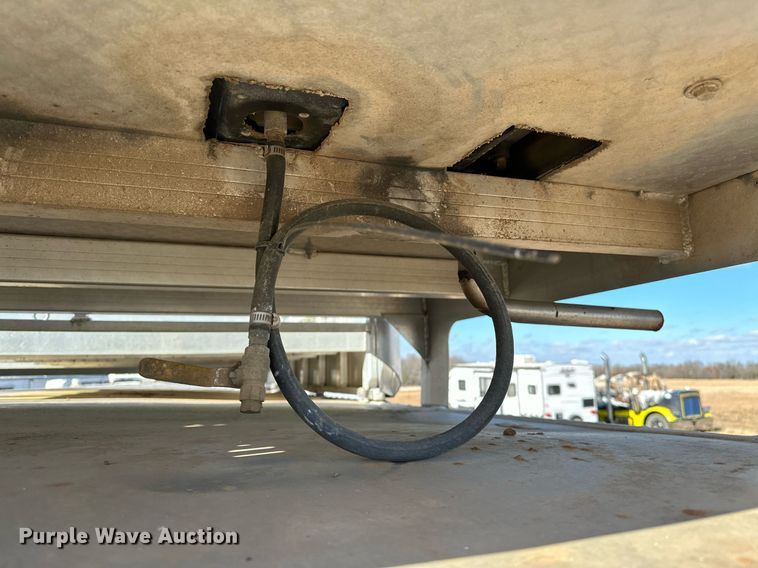 image for item LK9658 2015 Exiss STC837LQ  horse trailer