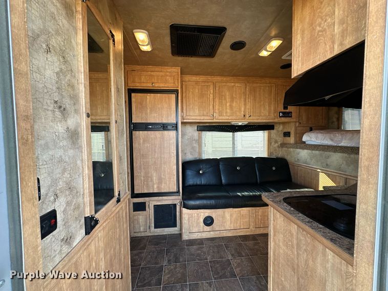 image for item LK9658 2015 Exiss STC837LQ  horse trailer