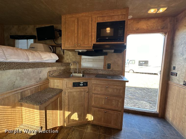 image for item LK9658 2015 Exiss STC837LQ  horse trailer