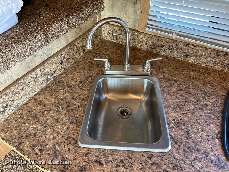 image for item LK9658 2015 Exiss STC837LQ  horse trailer