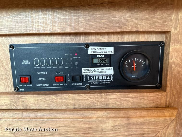 image for item LK9658 2015 Exiss STC837LQ  horse trailer