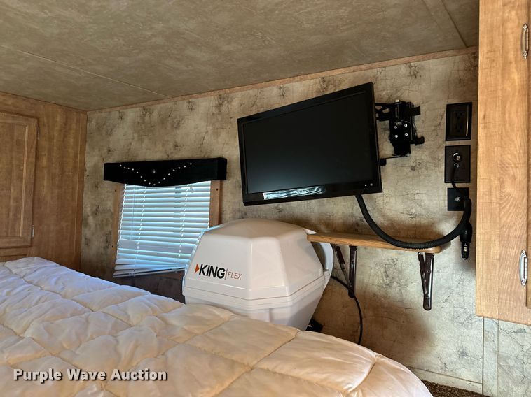 image for item LK9658 2015 Exiss STC837LQ  horse trailer