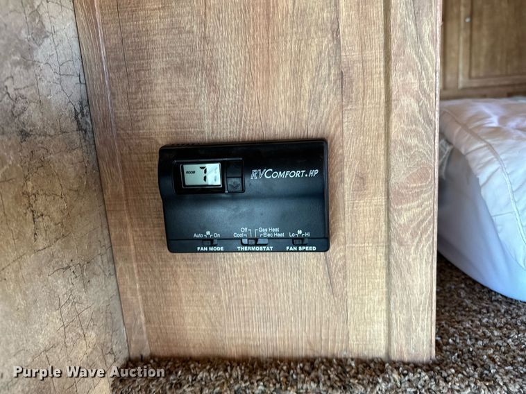 image for item LK9658 2015 Exiss STC837LQ  horse trailer