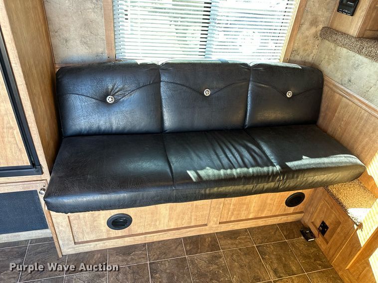 image for item LK9658 2015 Exiss STC837LQ  horse trailer