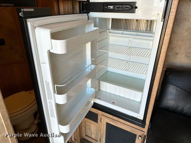 image for item LK9658 2015 Exiss STC837LQ  horse trailer