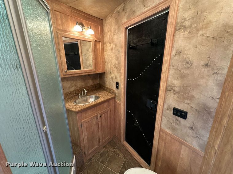 image for item LK9658 2015 Exiss STC837LQ  horse trailer