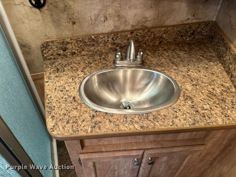 image for item LK9658 2015 Exiss STC837LQ  horse trailer