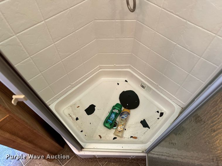 image for item LK9658 2015 Exiss STC837LQ  horse trailer