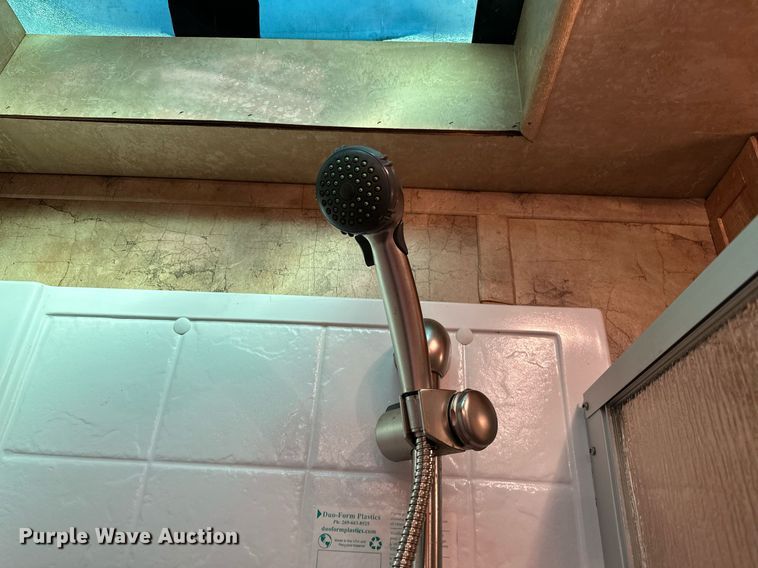 image for item LK9658 2015 Exiss STC837LQ  horse trailer