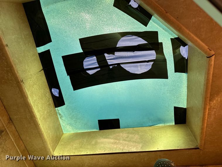 image for item LK9658 2015 Exiss STC837LQ  horse trailer