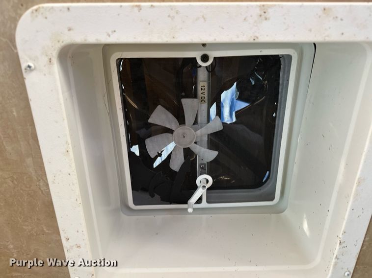 image for item LK9658 2015 Exiss STC837LQ  horse trailer