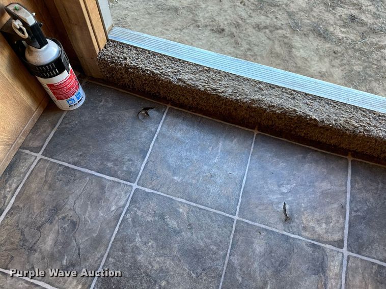 image for item LK9658 2015 Exiss STC837LQ  horse trailer