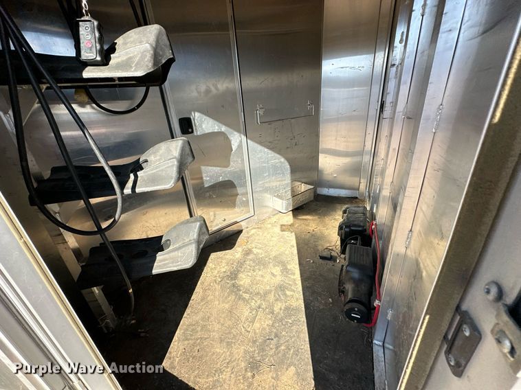 image for item LK9658 2015 Exiss STC837LQ  horse trailer